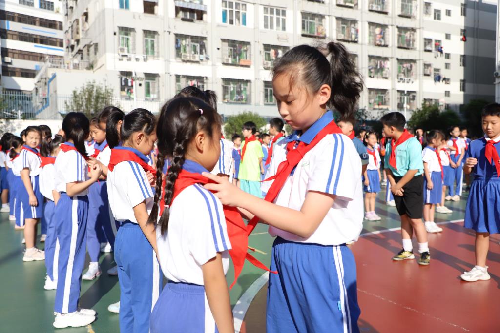 红岭小学·红心课程｜红领巾见证成长 誓言声点亮未来