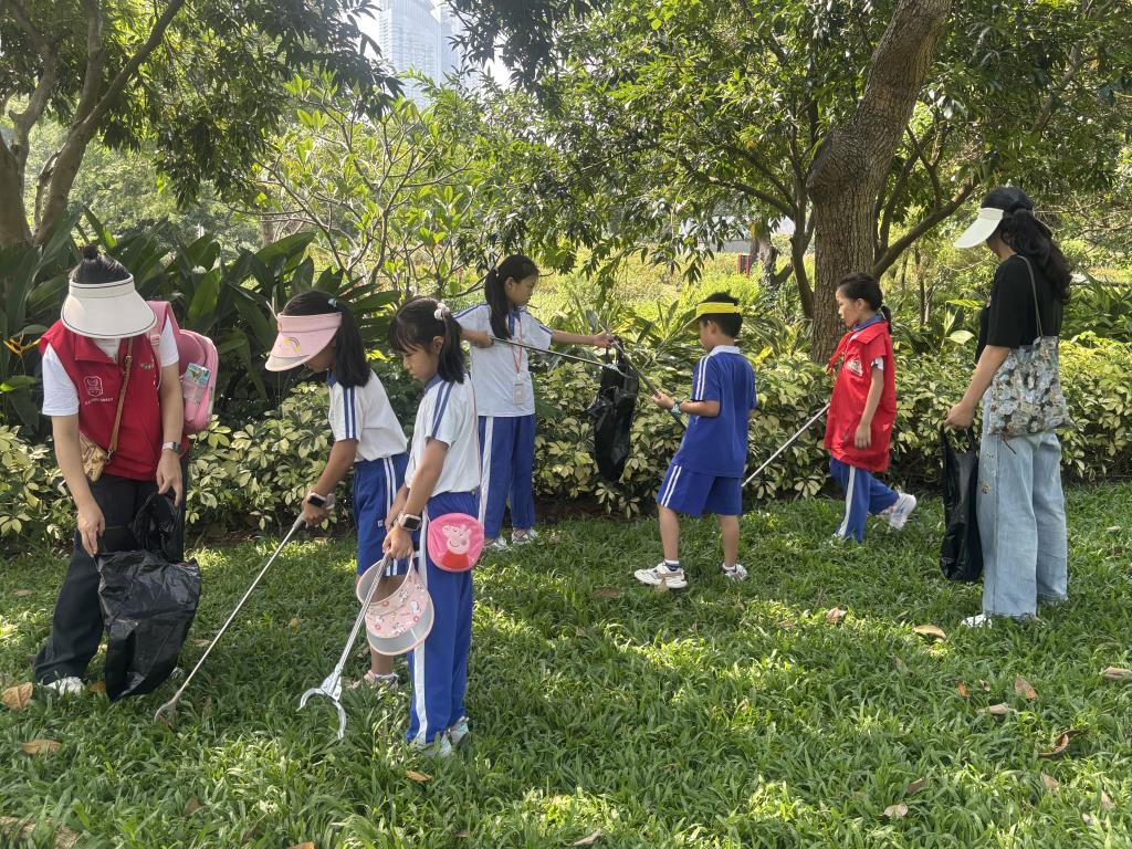 红岭小学·热心课程｜走进垃圾分类科普馆 亲子共践绿色行动