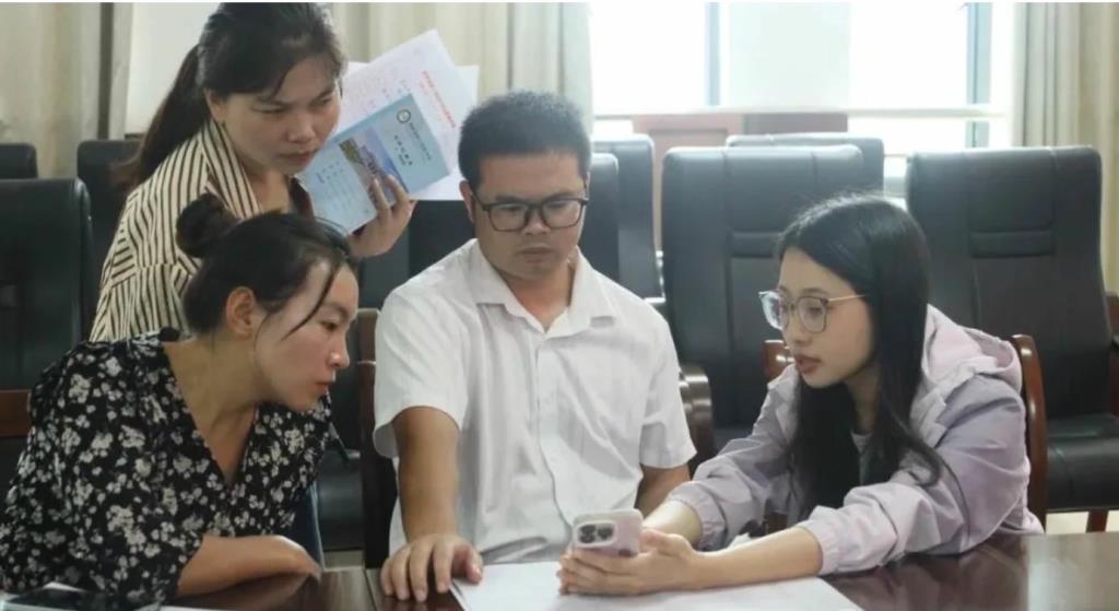 深圳红桂中学赴西林县第三初级中学送教
