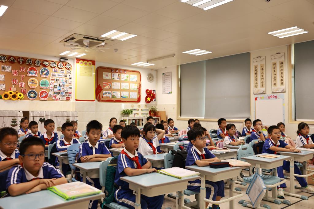 安全护航成长路，文明交往伴我行