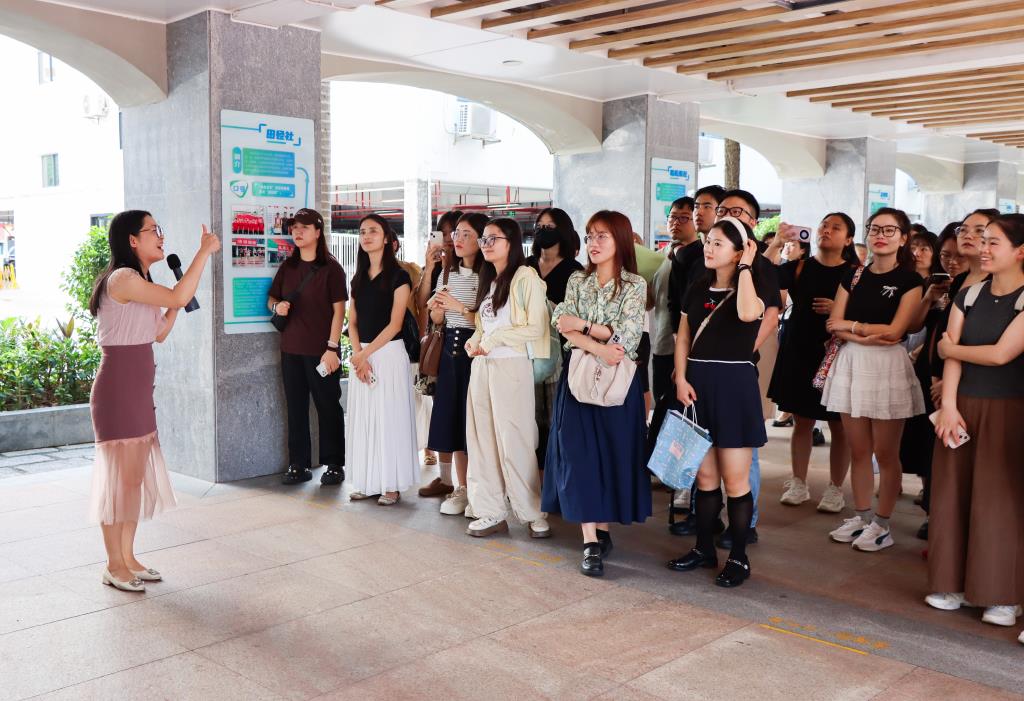 翠园文锦中学迎接四川省成都市温江区骨干班主任开展研讨交流活动
