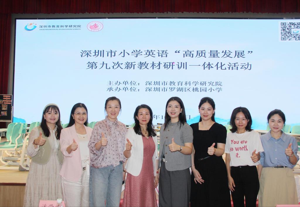 王莉老师，潘莹倩副校长，孙静主任，戴云娜主任与授课老师合影