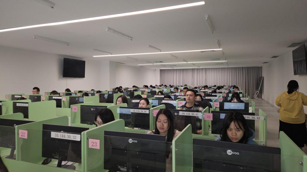 聚焦 “师・生・AI 协同”，桂园中学青年教师培训打造新质课
