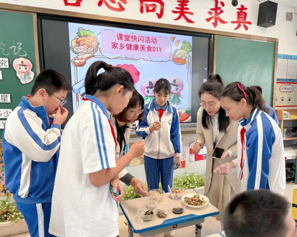 罗湖区“百人听千课”教研活动走进洪湖小学
