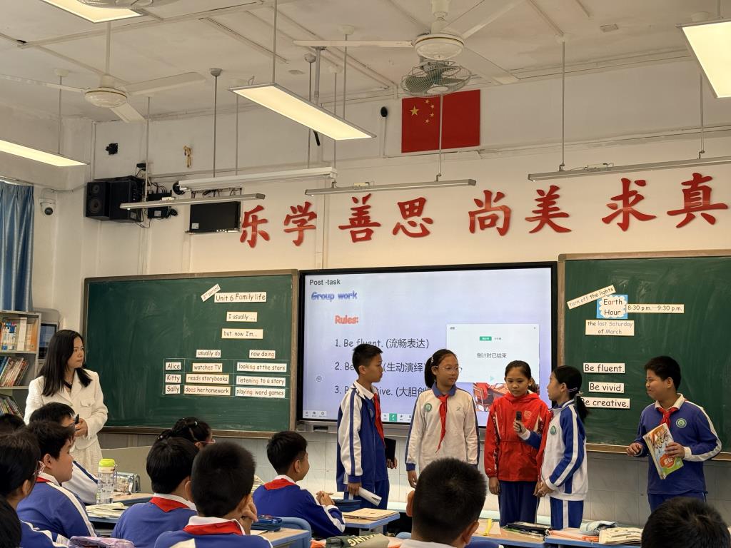 罗湖区“百人听千课”教研活动走进洪湖小学