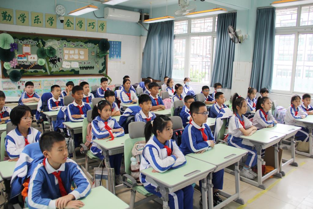 南湖小学开展主题教育专题课堂