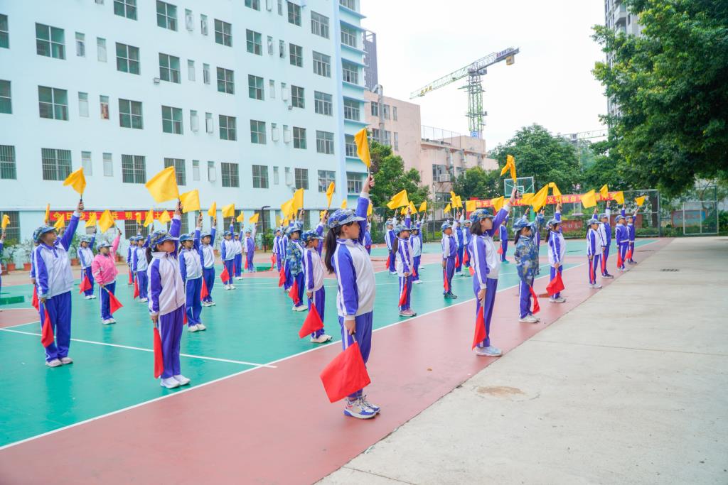 红岭小学·强心课程｜校外实践重磨砺，提升素养强身心