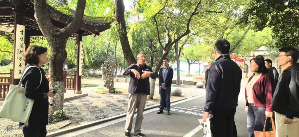华美、深高班主任一同赴苏州中学参观学习
