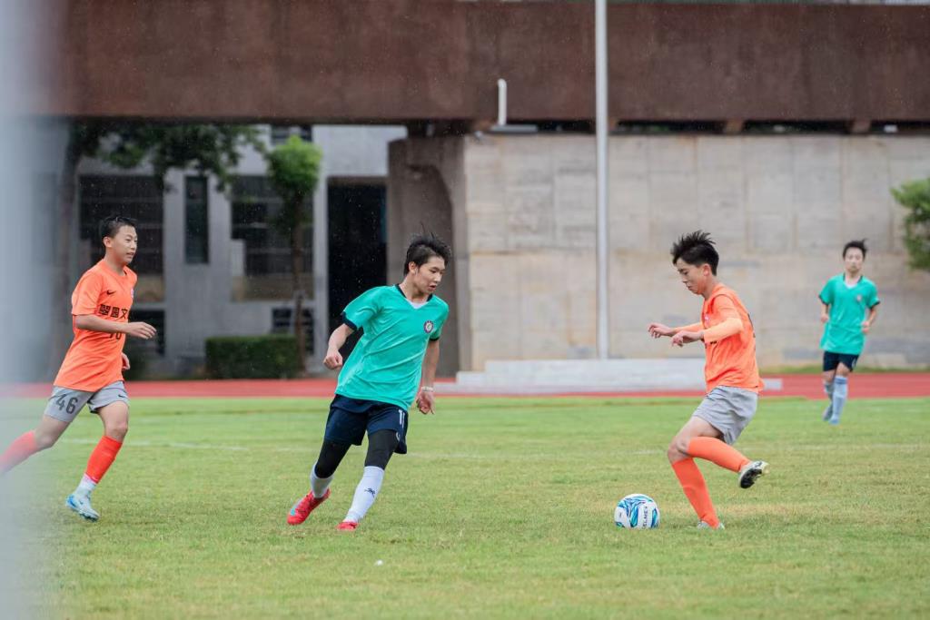 绿茵场上披荆斩棘，文锦少年载誉而归