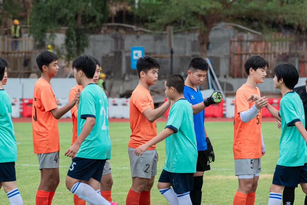 绿茵场上披荆斩棘，文锦少年载誉而归