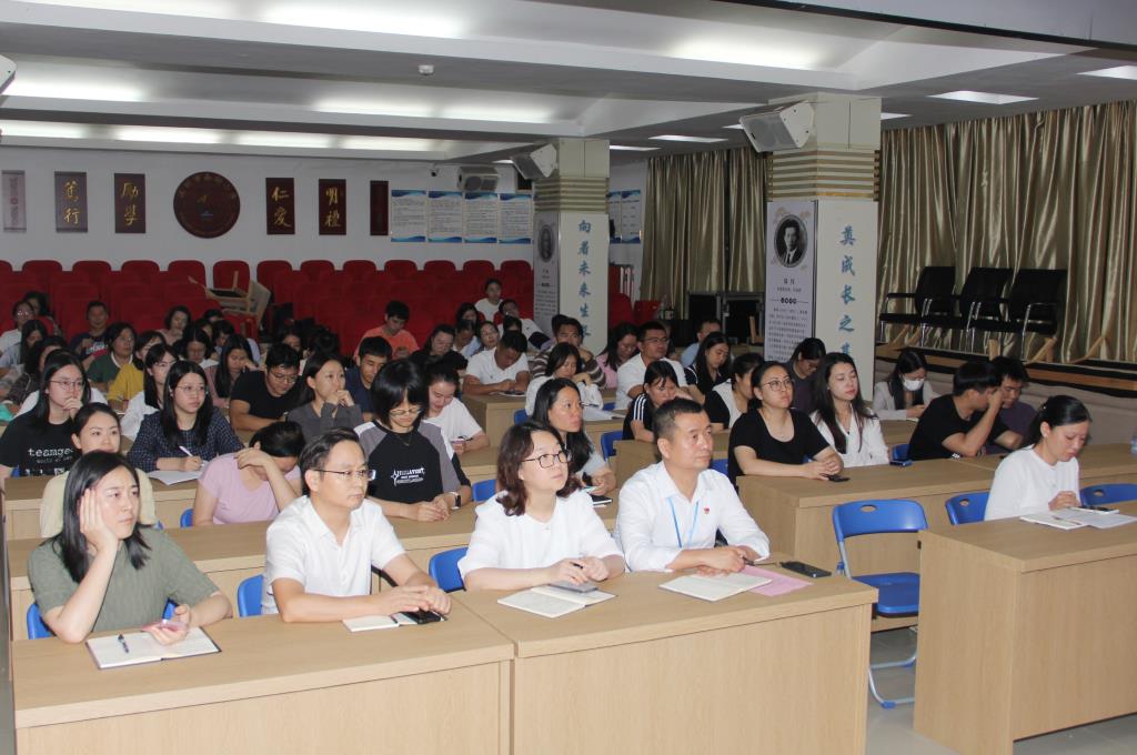 深圳市南湖小学成功举办AI赋能教学创新专题培训