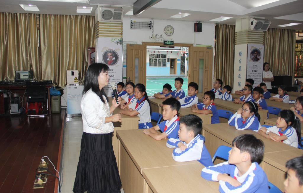 南湖小学“校长课堂”引领学生走进AI世界
