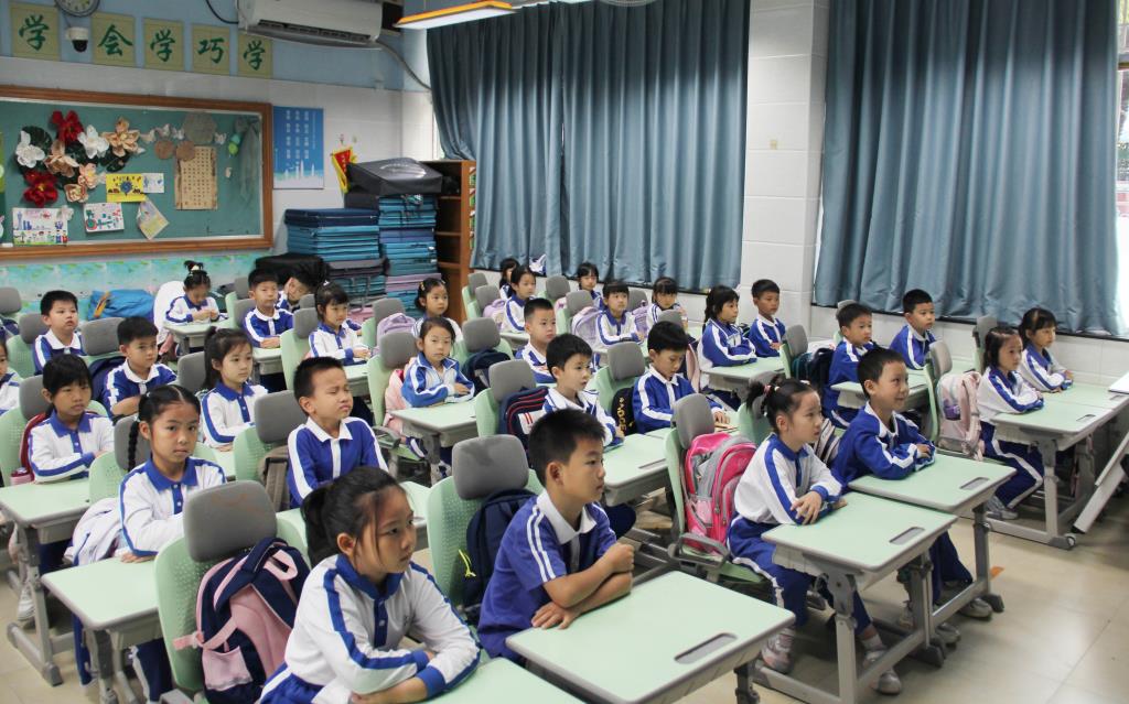 南湖小学“校长课堂”引领学生走进AI世界
