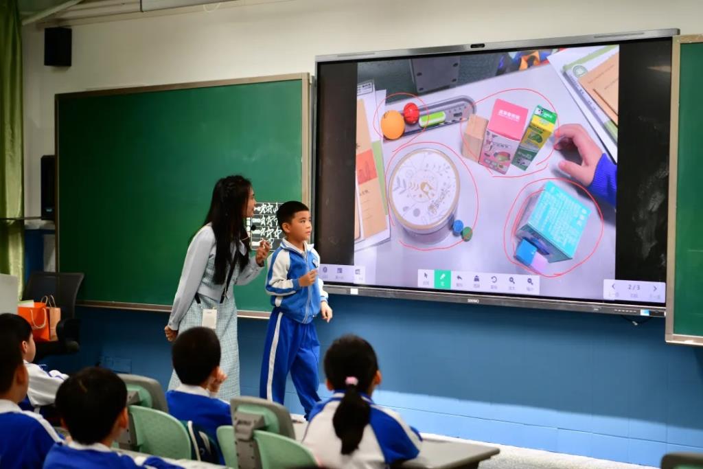 深圳市松泉实验学校小学部举行“百人听千课”教学研讨活动