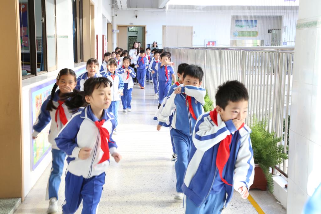 深圳市莲南教育集团安芳小学开展消防安全系列活动
