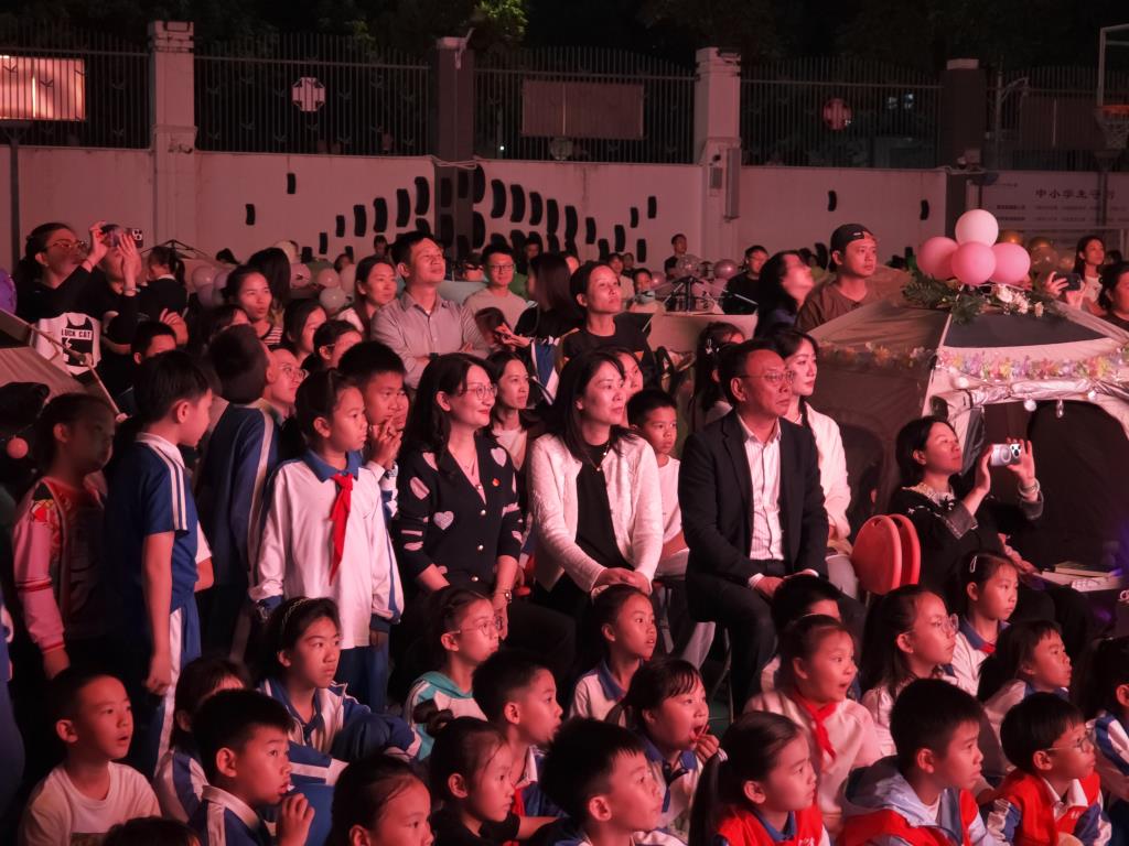 帐篷夜读领导出席