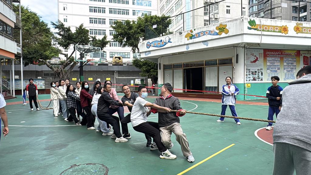 5.教师拔河比赛