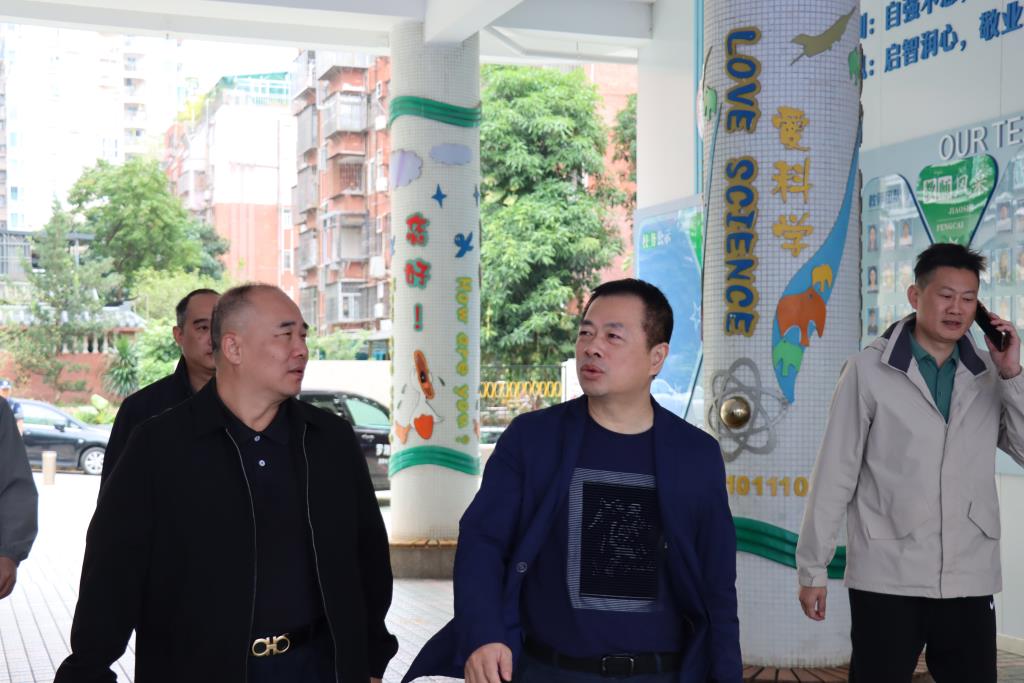 区教育局领导莅临太白实验学校指导工作