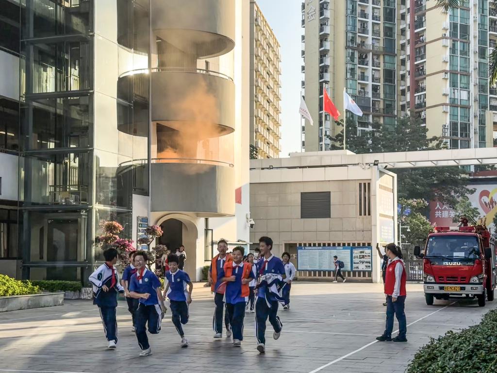 翠园文锦中学综合应急疏散演练暨消防安全教育活动