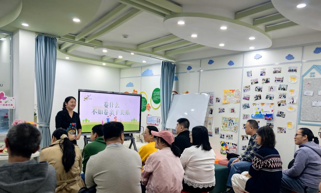 深圳市洪湖小学“知子花开”家庭教育沙龙启动啦！
