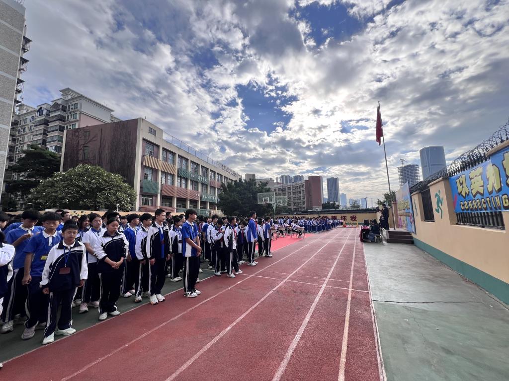 2.全体师生参与英语文化节活动