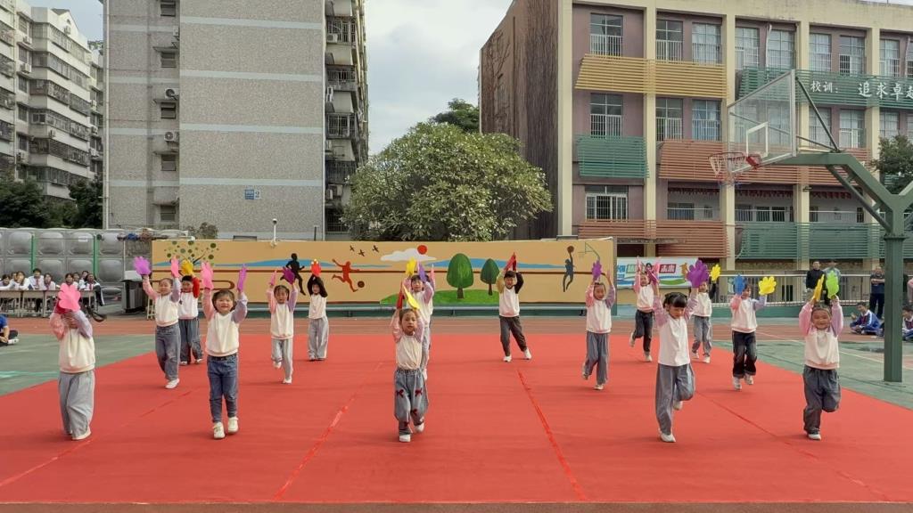 4.一二年级《clapping dance》