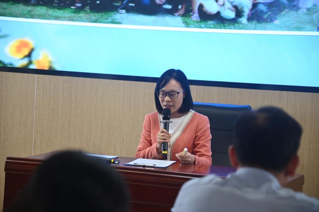 “践行‘三个一’，育满园桂香”德育沙龙座谈会