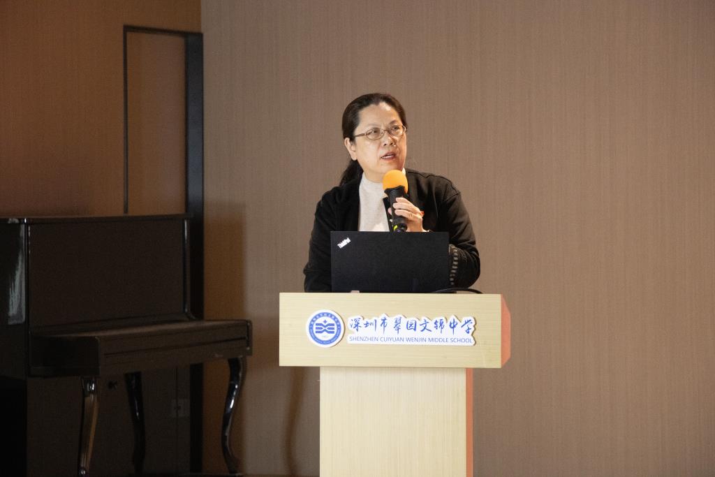 翠园文锦中学召开全体党员大会暨书记专题党课