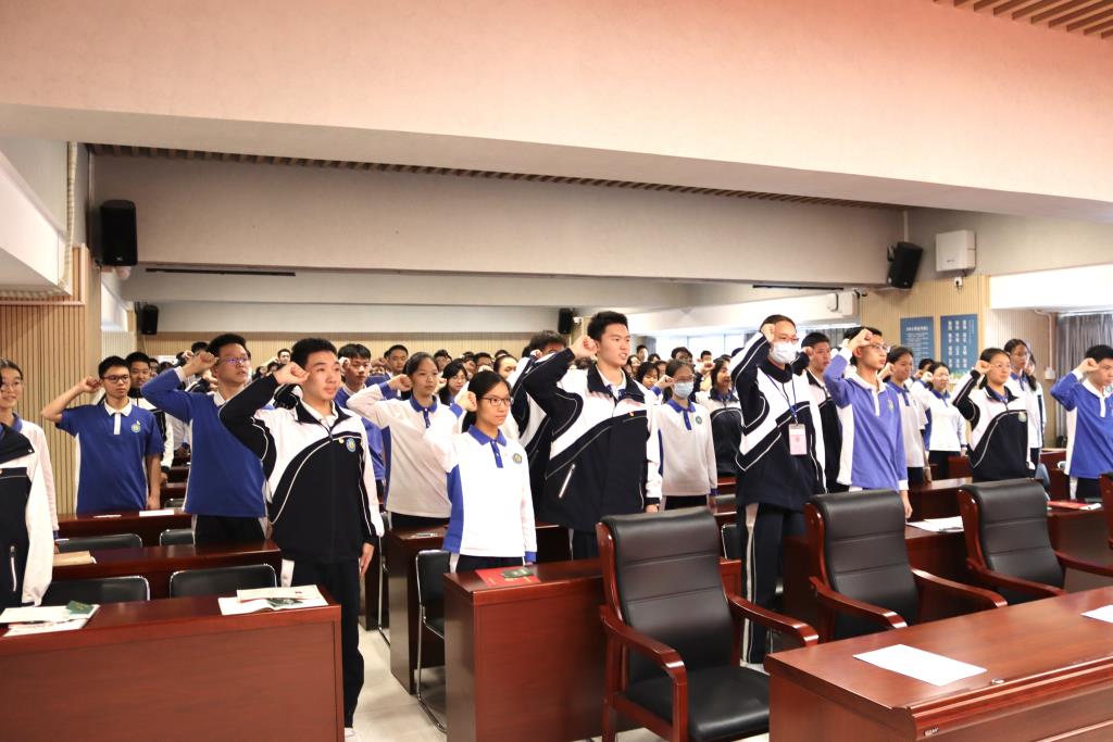 青春当燃，强国有我 ——桂园中学举行2025年下半年入团仪式
