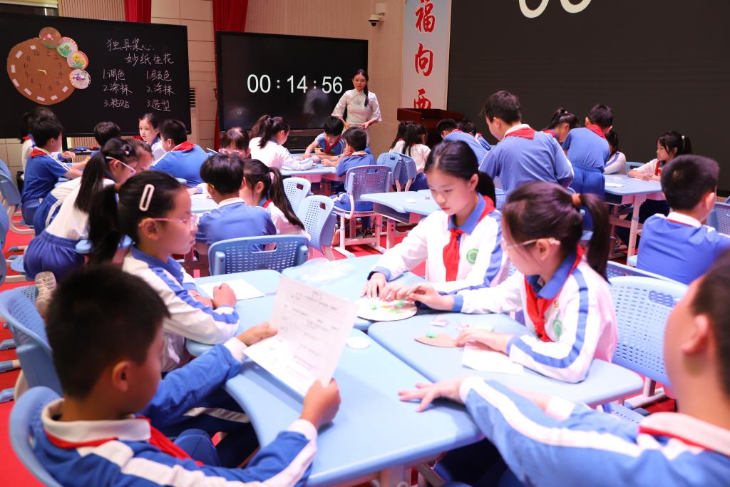 聚焦“新质+体验式”课堂，第十届“向西杯”幸福课堂教学大赛