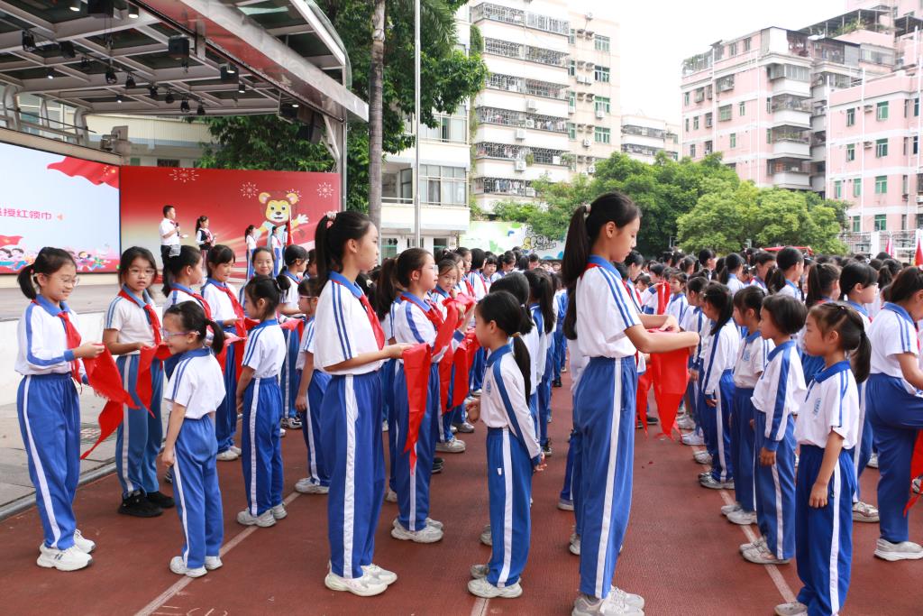 深圳市笋岗小学举行2025年少先队新队员入队仪式