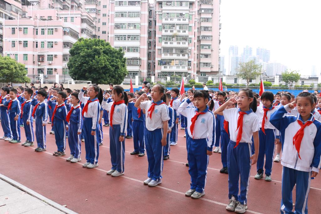 深圳市笋岗小学举行2025年少先队新队员入队仪式