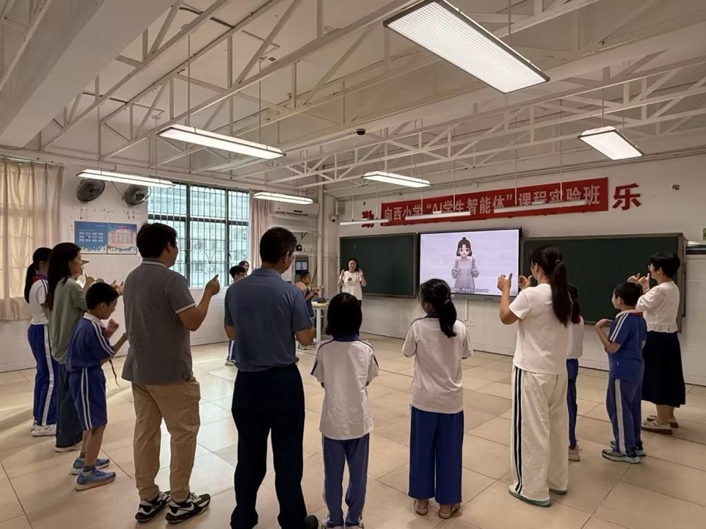 心心“向”融    幸福成长 ——向西小学四场亲子戏剧活动