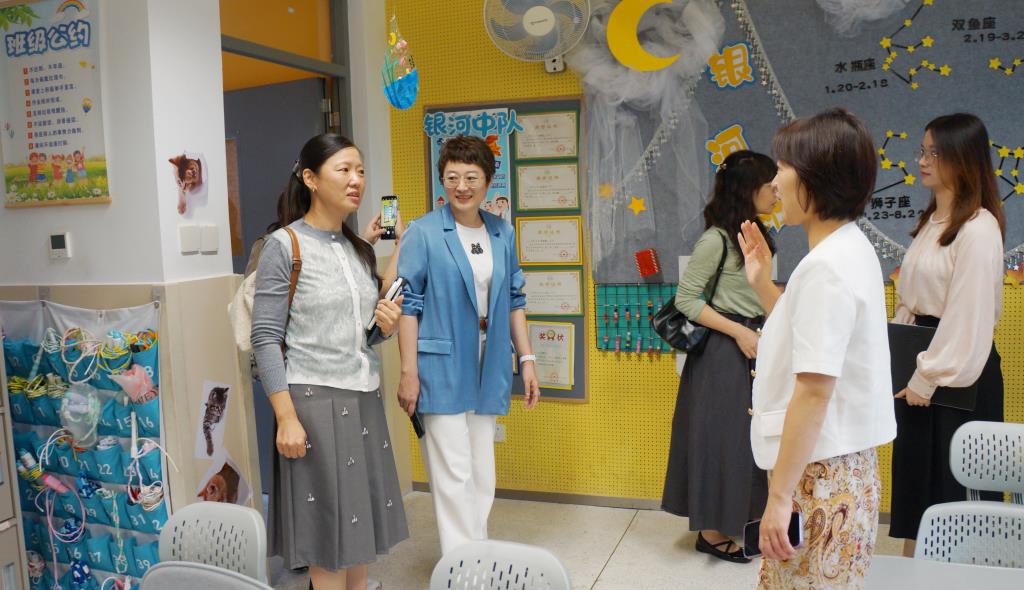 南湖小学赴翠园东晓创新学校开展班级文化建设交流活动