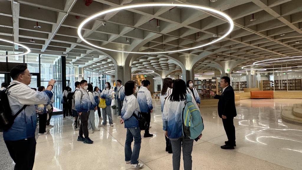香港姐妹学校石钟山纪念小学教育同仁到访罗湖外语小学