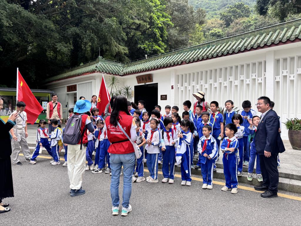 罗湖外语小学开展每周半天计划——探秘仙湖植物园阴生植物