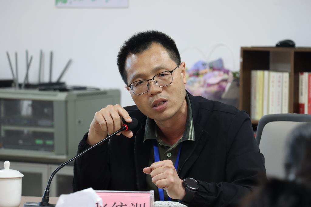 “齐话家校信任，共绘育人同心”
