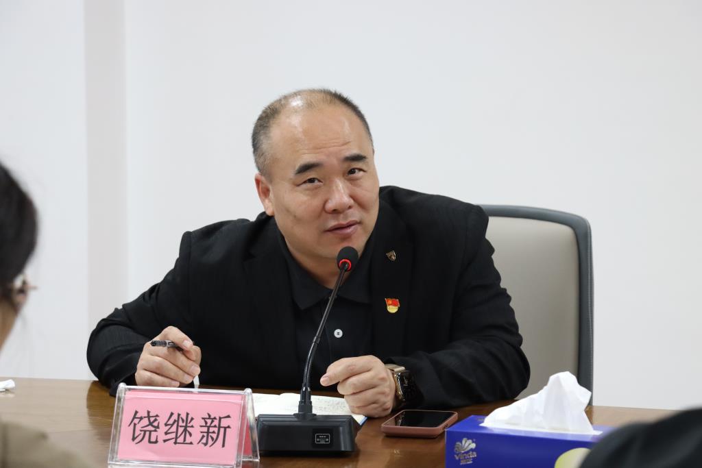 “齐话家校信任，共绘育人同心”