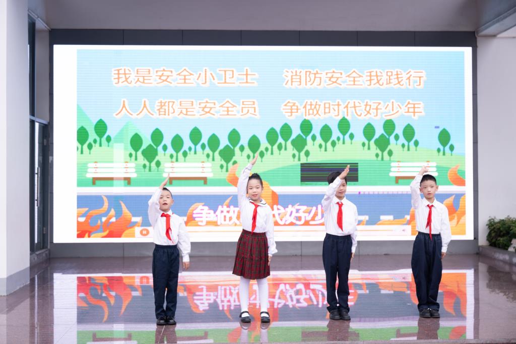 第10周消防安全主题升旗仪式暨第38届校运会闭幕式