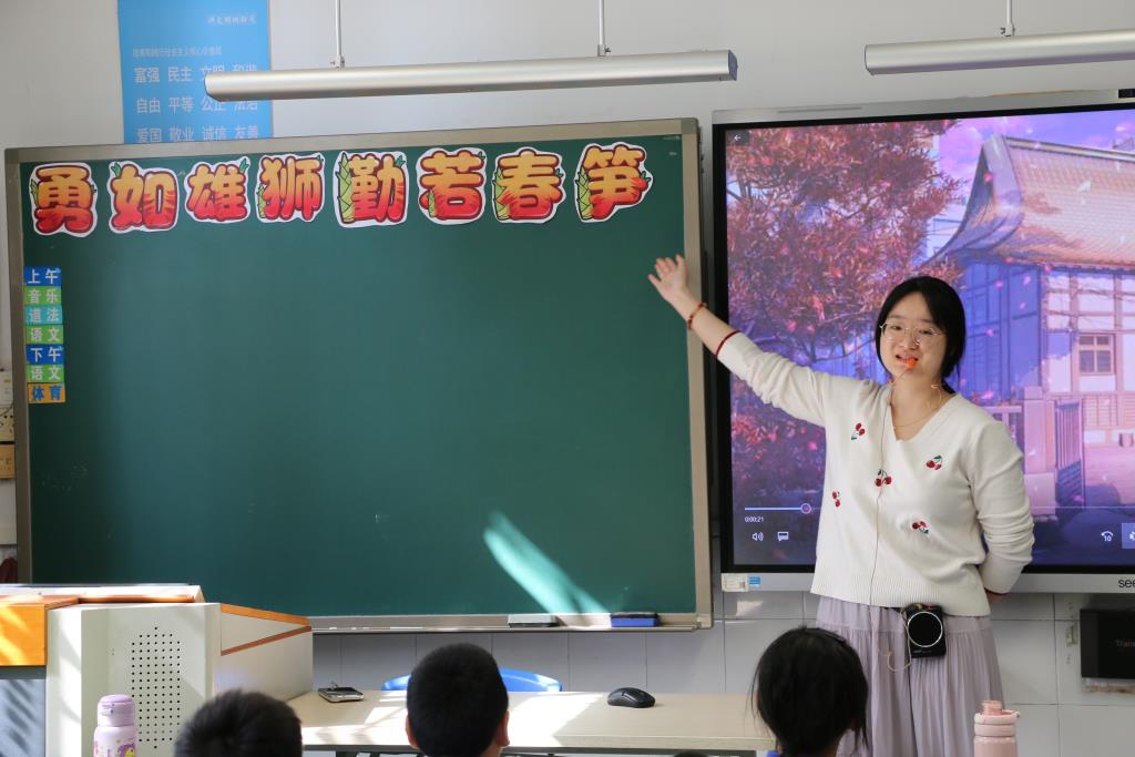 深圳市笋岗小学迎接罗湖区首届“我爱我班”最美班级文化建设验收
