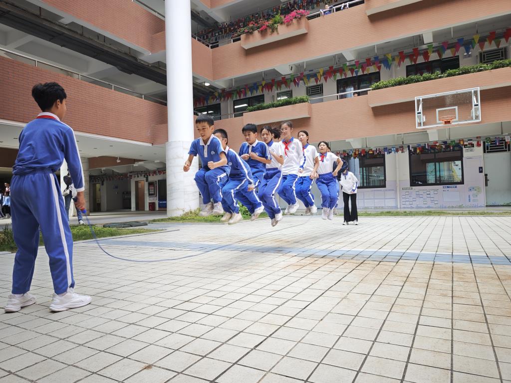 深圳市松泉实验学校第二十四届体育文化节隆重开幕