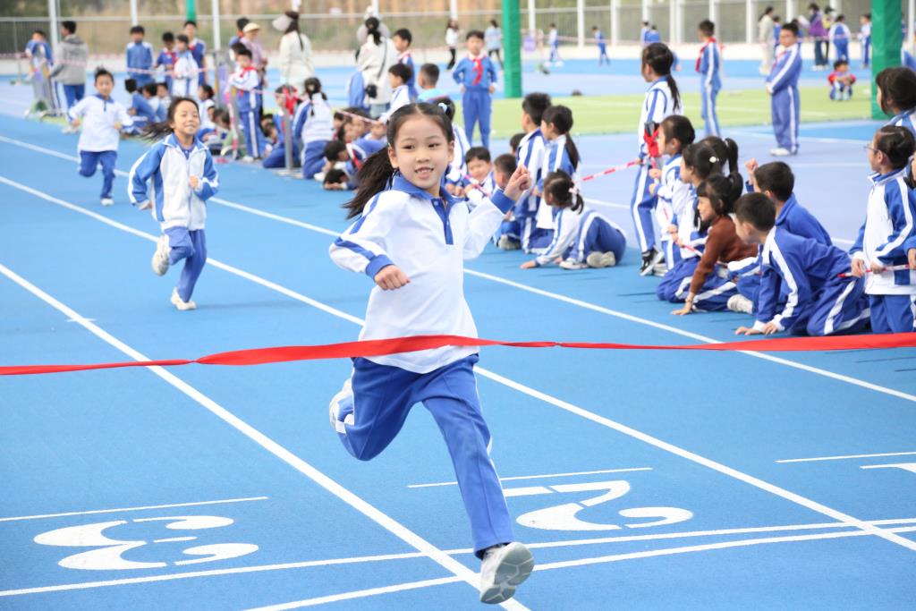深圳市莲南教育集团安芳小学举行第十四届秋季运动会