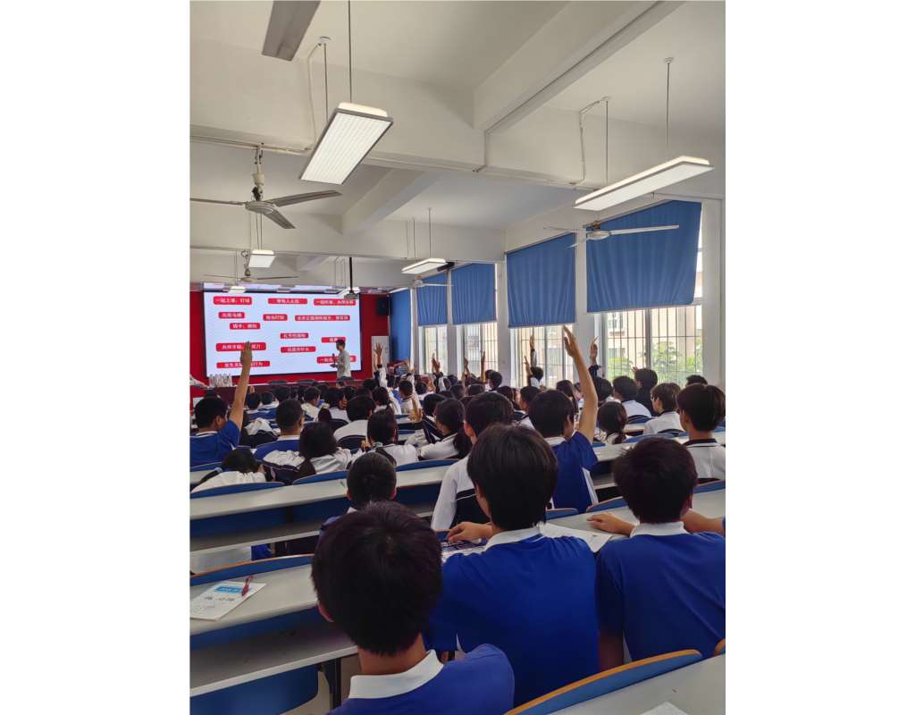 何医生正在提问学生
