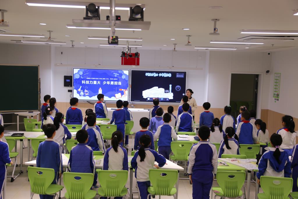 冼子裕老师和三7班学生带来展示课