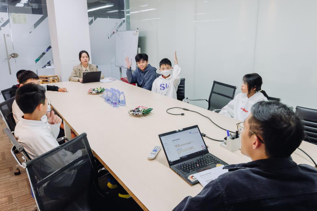 华美学子走进游戏企业，美技课玩转跨界创新