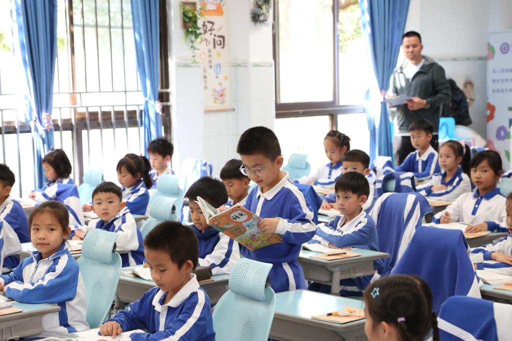 深圳市莲南教育集团安芳小学一年级常规展示活动