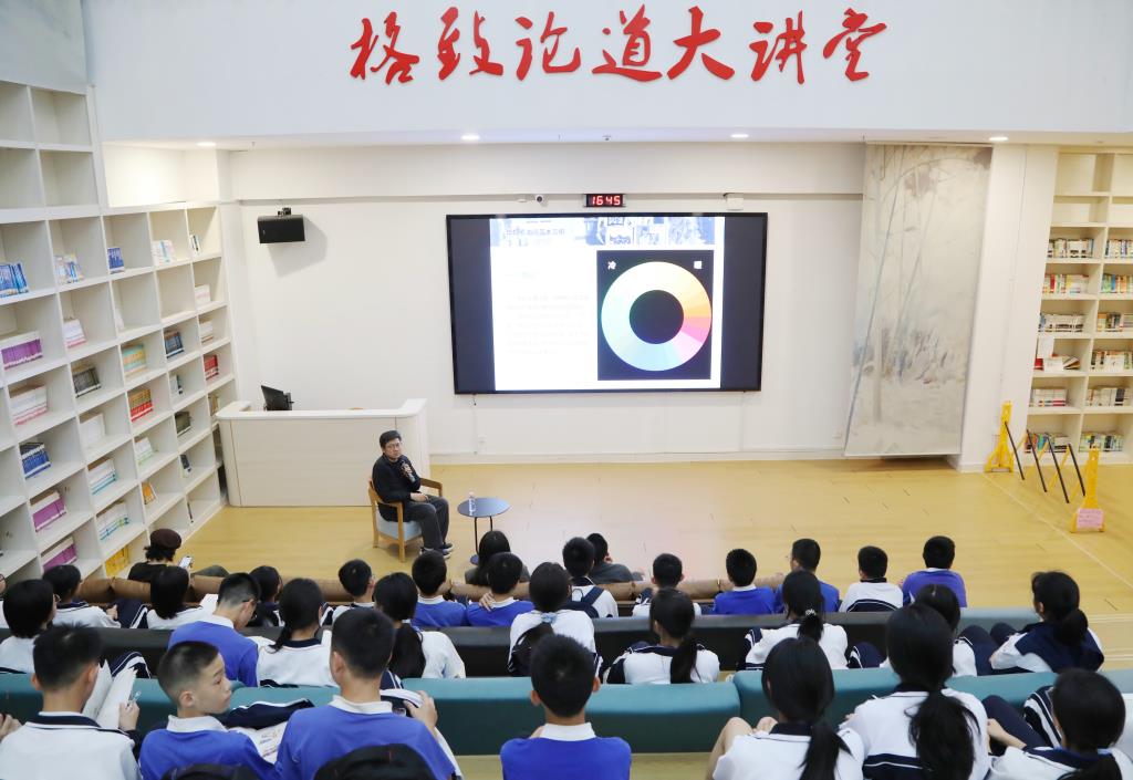 布心中学举办“问道以美艺术家进校园”主题讲座——主讲嘉宾张闯