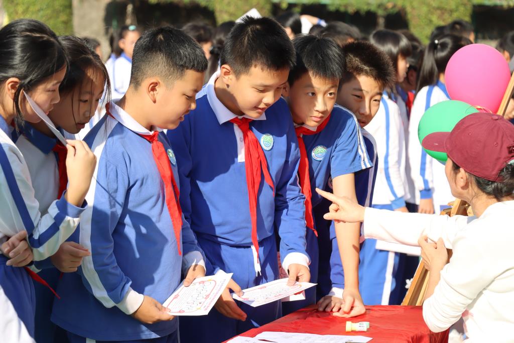 太白实验学校举行首届阅读节游园会活动
