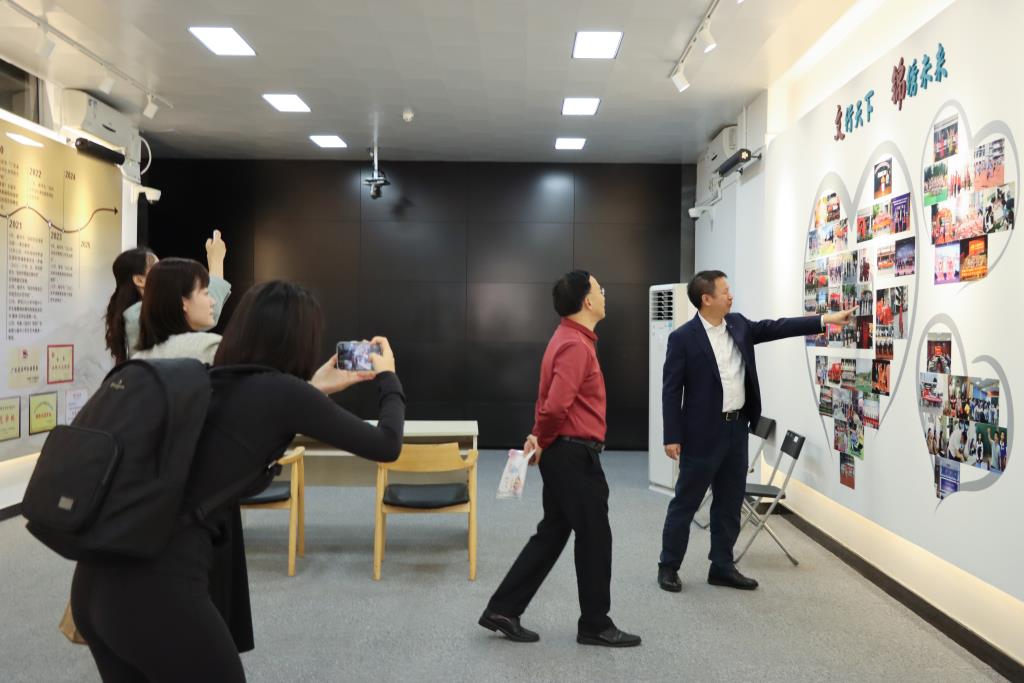 翠园文锦中学迎接罗湖区“我爱我班”班级文化建设验收指导