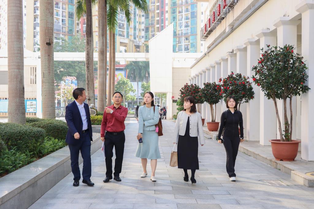翠园文锦中学迎接罗湖区“我爱我班”班级文化建设验收指导